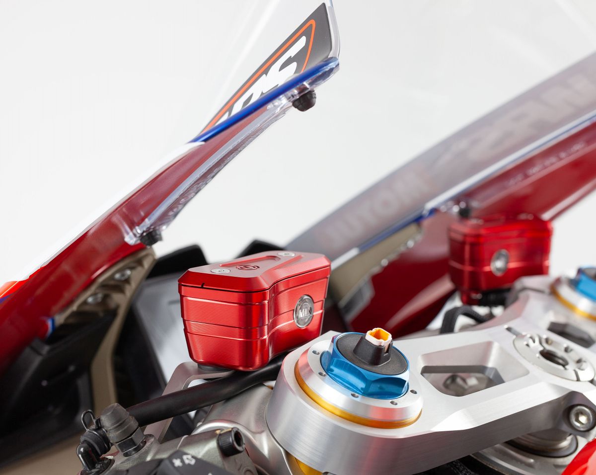 Motocorse Billet Brake and Clutch Reservoirs for OE Master Cylinders for Ducati Panigale V4 (2021+) Motocorse Billet Brake and Clutch Reservoirs for OE Master Cylinders for Ducati Panigale V4 (2021+)